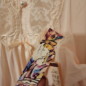 VINTAGE LORRAINE NIGHT GOWN.
